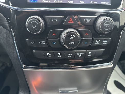 Used 2022 Jeep Grand Cherokee Laredo X AWD/4WD image 17
