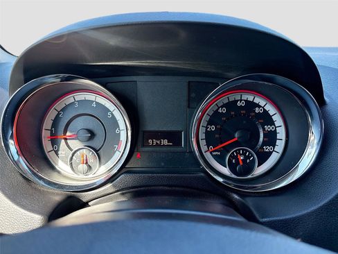 Used 2016 Dodge Grand Caravan SXT image 13