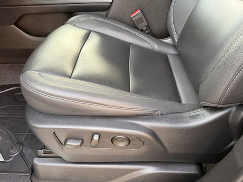 Used 2023 Chevrolet Suburban Z71 w/ Luxury Package image 37