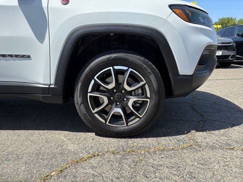 Used 2025 Jeep Compass Trailhawk AWD/4WD image 30