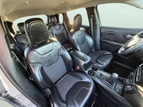 Used 2019 Jeep Cherokee Latitude Plus image 13