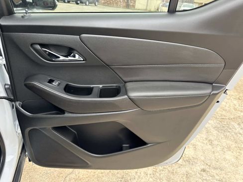 Used 2023 Chevrolet Traverse LT image 19