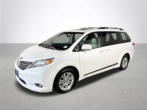Used 2011 Toyota Sienna XLE w/ Premium Pkg FWD image 2