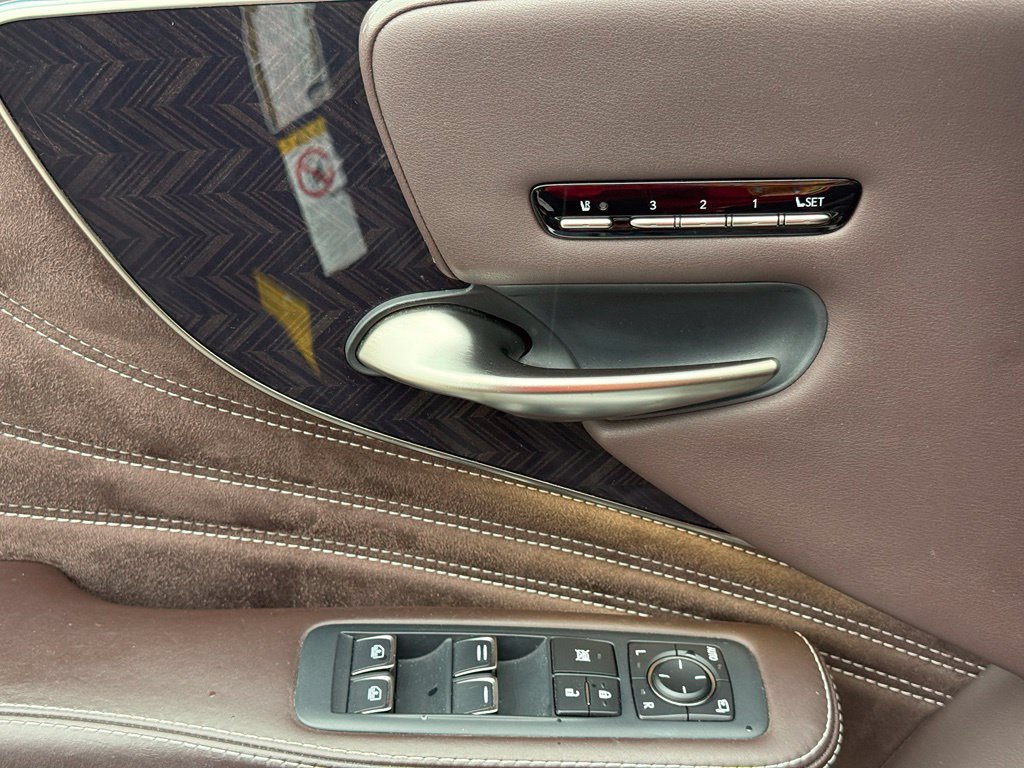 Used 2018 Lexus LS 500 w/ Luxury Package RWD image 28
