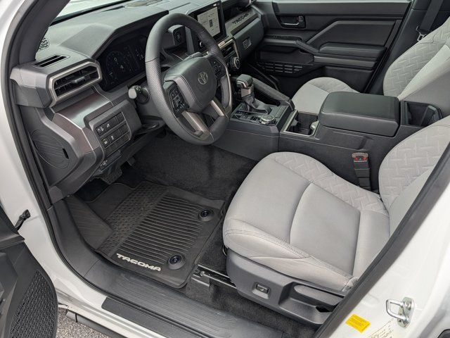 Used 2025 Toyota Tacoma SR5 AWD/4WD image 9