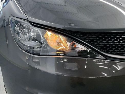 Used 2023 Chrysler Voyager LX FWD image 31