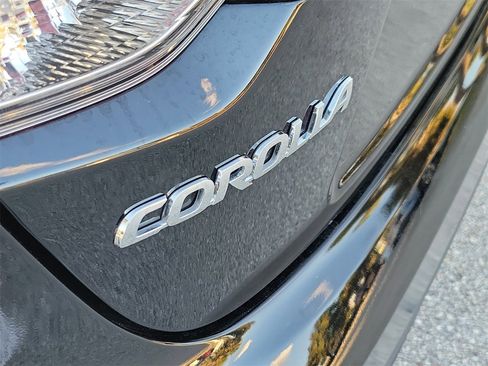 Used 2025 Toyota Corolla LE image 6