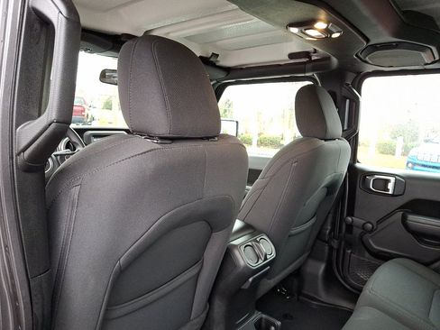 Used 2022 Jeep Gladiator Sport image 21