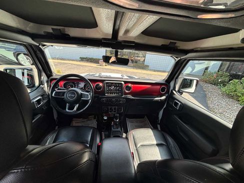 Used 2022 Jeep Gladiator Rubicon w/ Cold Weather Group AWD/4WD image 16