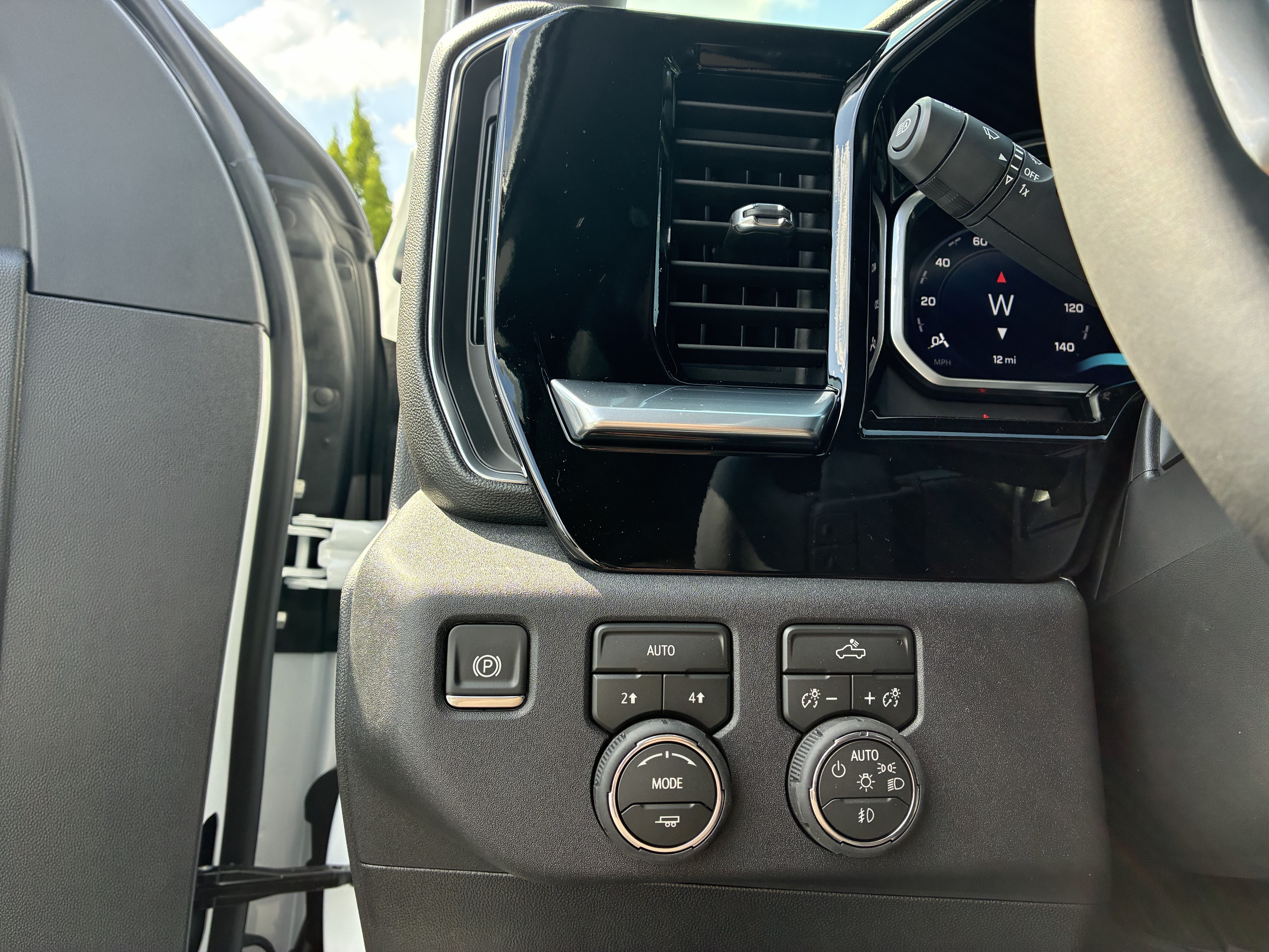 New 2026 Chevrolet Silverado 1500 RST w/ Dark Appearance Package AWD/4WD image 27