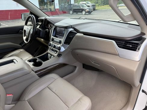 Used 2019 GMC Yukon XL SLT w/ Open Road Package AWD/4WD image 17