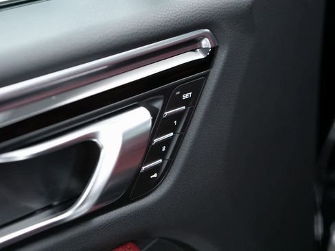 Certified 2025 Porsche Macan image 19