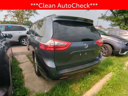 Used 2017 Toyota Sienna XLE Premium FWD image 4