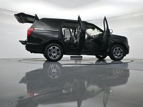 Used 2025 Ford Expedition Active AWD/4WD image 54