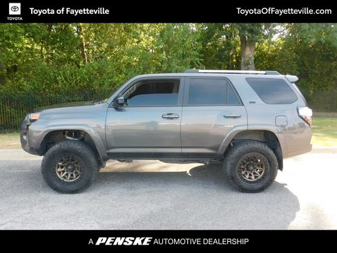 Used 2022 Toyota 4Runner SR5 AWD/4WD image 8