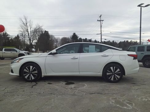 Used 2022 Nissan Altima 2.5 SV image 2