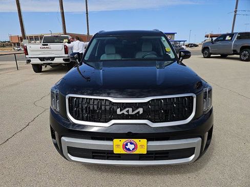 Used 2024 Kia Telluride EX w/ EX Captain's Chair Package image 8