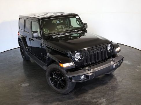 Used 2022 Jeep Wrangler Unlimited Sahara AWD/4WD image 7