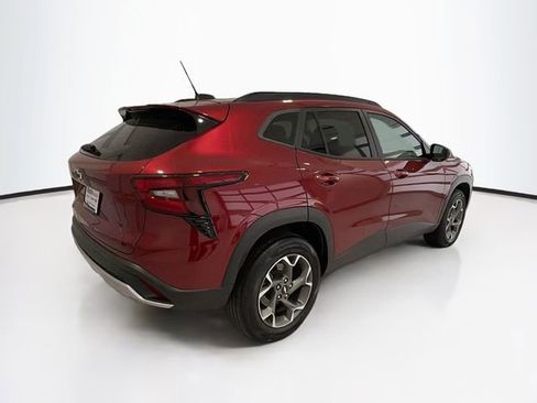 Used 2024 Chevrolet Trax LT w/ Driver Confidence Package FWD image 7