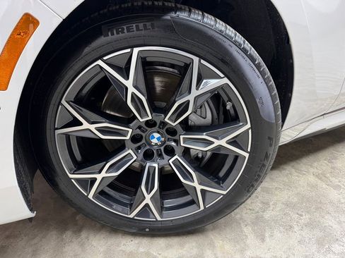 Used 2025 BMW i7 eDrive50 w/ Premium Package image 29