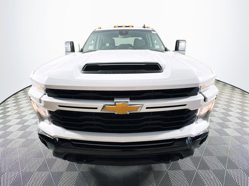 Used 2024 Chevrolet Silverado 2500 Custom w/ Custom Convenience Package AWD/4WD image 2