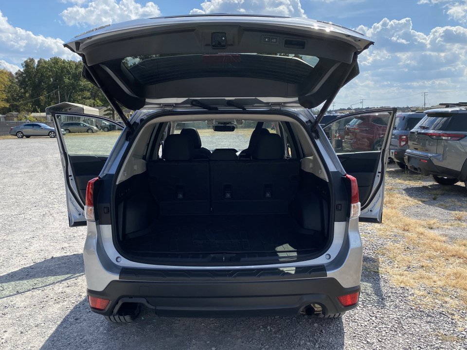 Used 2019 Subaru Forester Premium AWD/4WD image 18