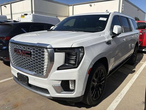 Used 2022 GMC Yukon XL Denali RWD image 1