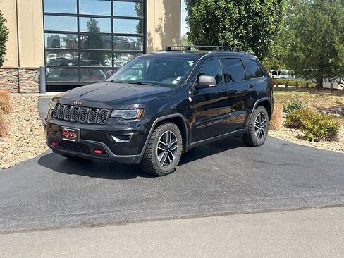 Used 2019 Jeep Grand Cherokee Trailhawk w/ Trailhawk Luxury Group AWD/4WD image 9