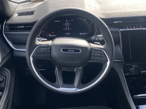 New 2025 Jeep Grand Cherokee Altitude image 36