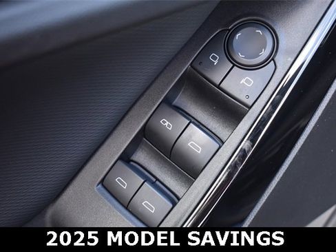 New 2025 Chevrolet Equinox LT w/ Safety and Technology Package image 19