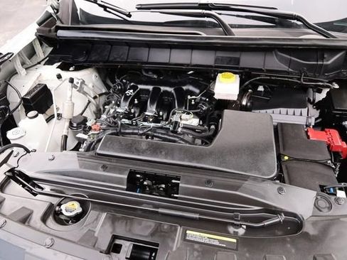 Certified 2025 Nissan Pathfinder SL FWD image 29