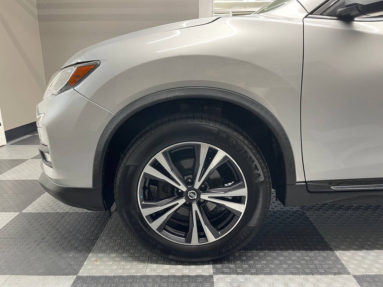 Used 2018 Nissan Rogue SL AWD/4WD image 13