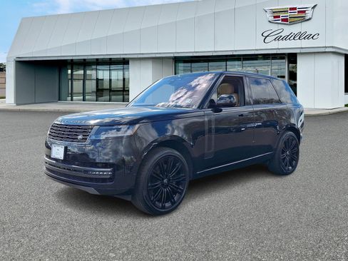 Used 2023 Land Rover Range Rover SE AWD/4WD image 3