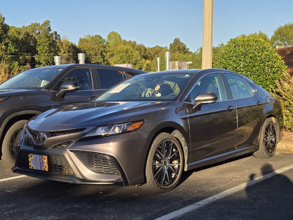 Used 2024 Toyota Camry SE FWD image 3