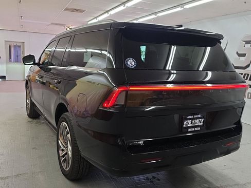 Certified 2025 Lincoln Navigator Reserve AWD/4WD image 19