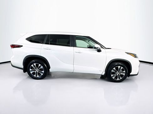 Used 2025 Toyota Highlander XLE AWD/4WD image 11