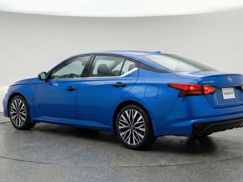 Used 2025 Nissan Altima 2.5 SV image 6