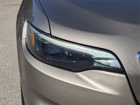 Certified 2019 Jeep Cherokee Latitude w/ Popular Appearance Group image 8