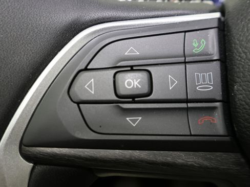 Used 2025 Jeep Grand Cherokee Limited w/ Luxury Tech Group II image 16