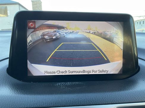 Used 2018 MAZDA MAZDA3 Touring image 19