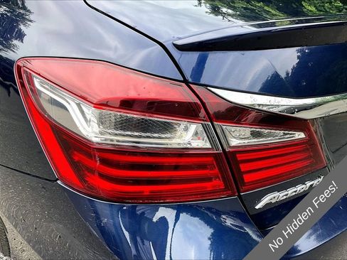 Used 2017 Honda Accord Sport image 19