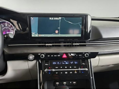 Used 2022 Kia Carnival EX FWD image 17