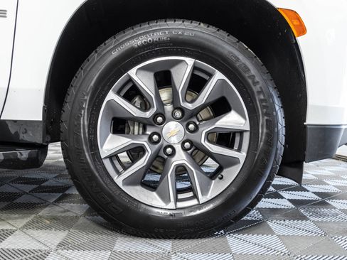 Used 2022 Chevrolet Tahoe LT w/ Luxury Package AWD/4WD image 48