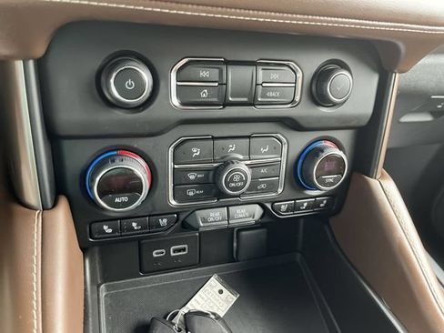 Used 2023 Chevrolet Tahoe High Country AWD/4WD image 18