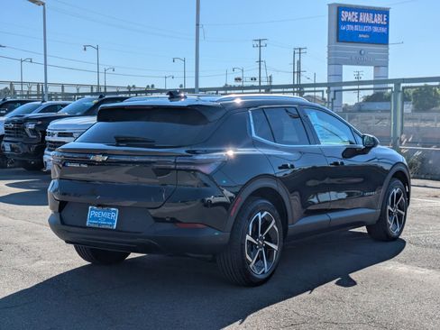Used 2026 Chevrolet Equinox EV LT w/ LPO, All-Weather Mat Package image 5