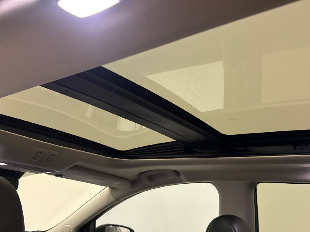 Used 2019 Nissan Murano Platinum w/ Cargo Package FWD image 12