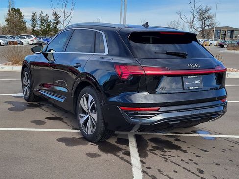 Used 2024 Audi Q8 e-tron Premium Plus image 3