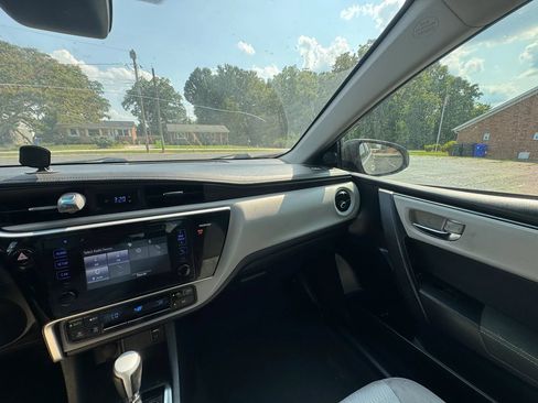 Used 2017 Toyota Corolla LE FWD image 24