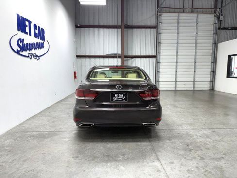 Used 2013 Lexus LS 460 w/ Ultra Luxury Pkg RWD image 6