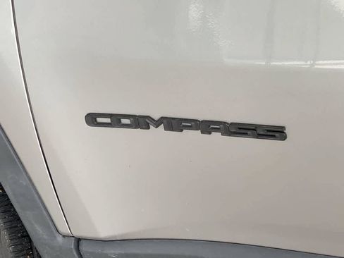 Used 2018 Jeep Compass Latitude w/ Popular Equipment Group AWD/4WD image 12